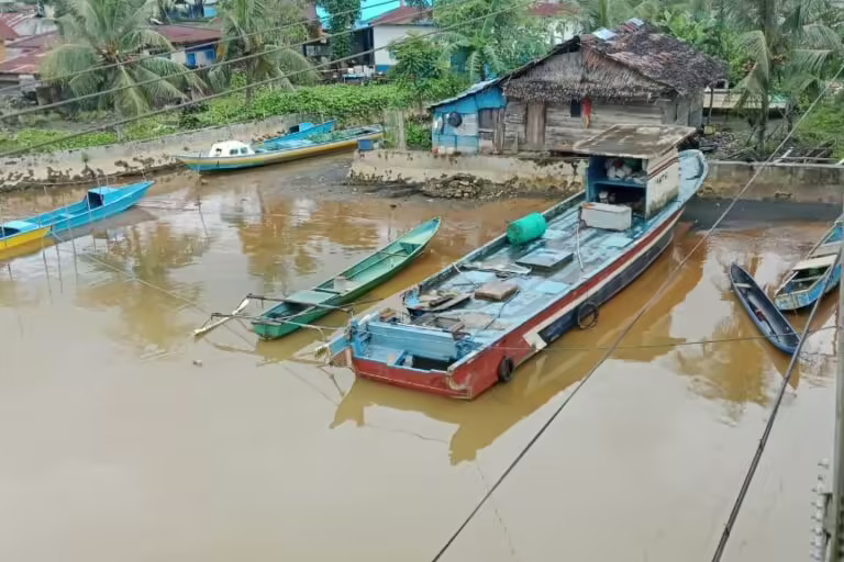 Perairan yang menjadi ruang hidup masyarakat pesisir di Halmahera Tengah, terdampak industri nikel.